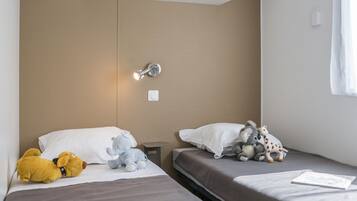 Premium Cottage, 3 Bedrooms | 1 bedroom, individually furnished, blackout drapes, cribs/infant beds