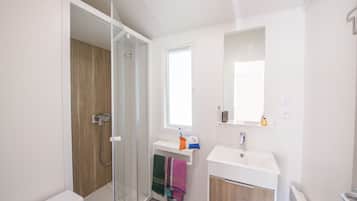 Premium Cottage, 3 Bedrooms | Bilik Mandi | Pancuran mandi, tisu tandas