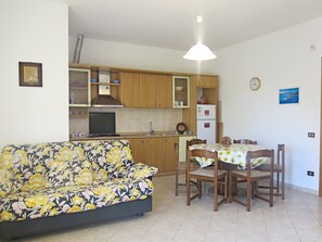 Villa, 3 chambres | Restauration dans la chambre