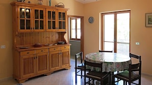 Villa, 2 Bedrooms | In-room dining - Merly-Villa 250mt dal mare (Fondi)