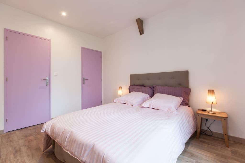 Chambre Charlotte - Indépendante | Chambres insonorisées, fer et planche à repasser, Wi-Fi gratuit