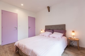 Chambre Charlotte - Indépendante | Soundproofing, iron/ironing board, free WiFi, bed sheets - B&B La Basse Orme (Les Iffs)