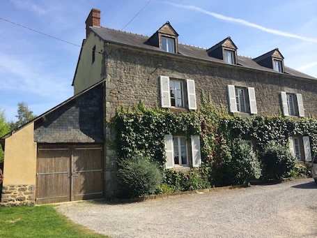 住宿正面. 巴瑟欧尔米家庭旅馆