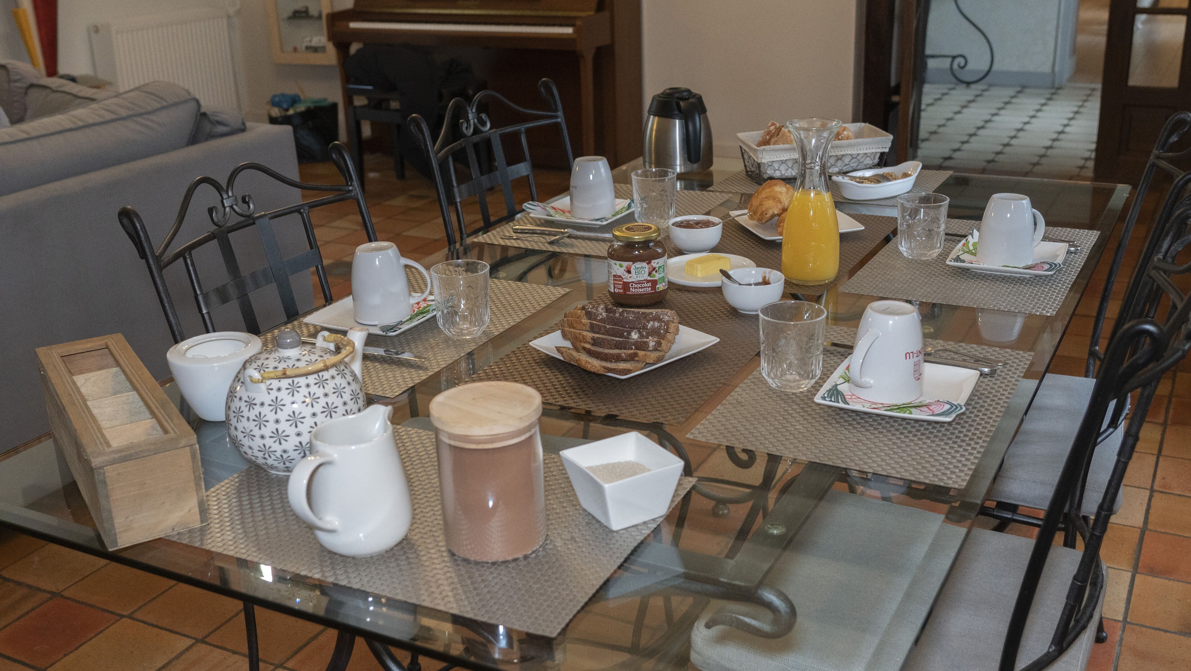 Free daily continental breakfast 