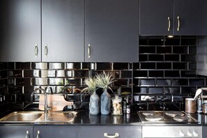 Studio, 1 Bedroom | Private kitchen