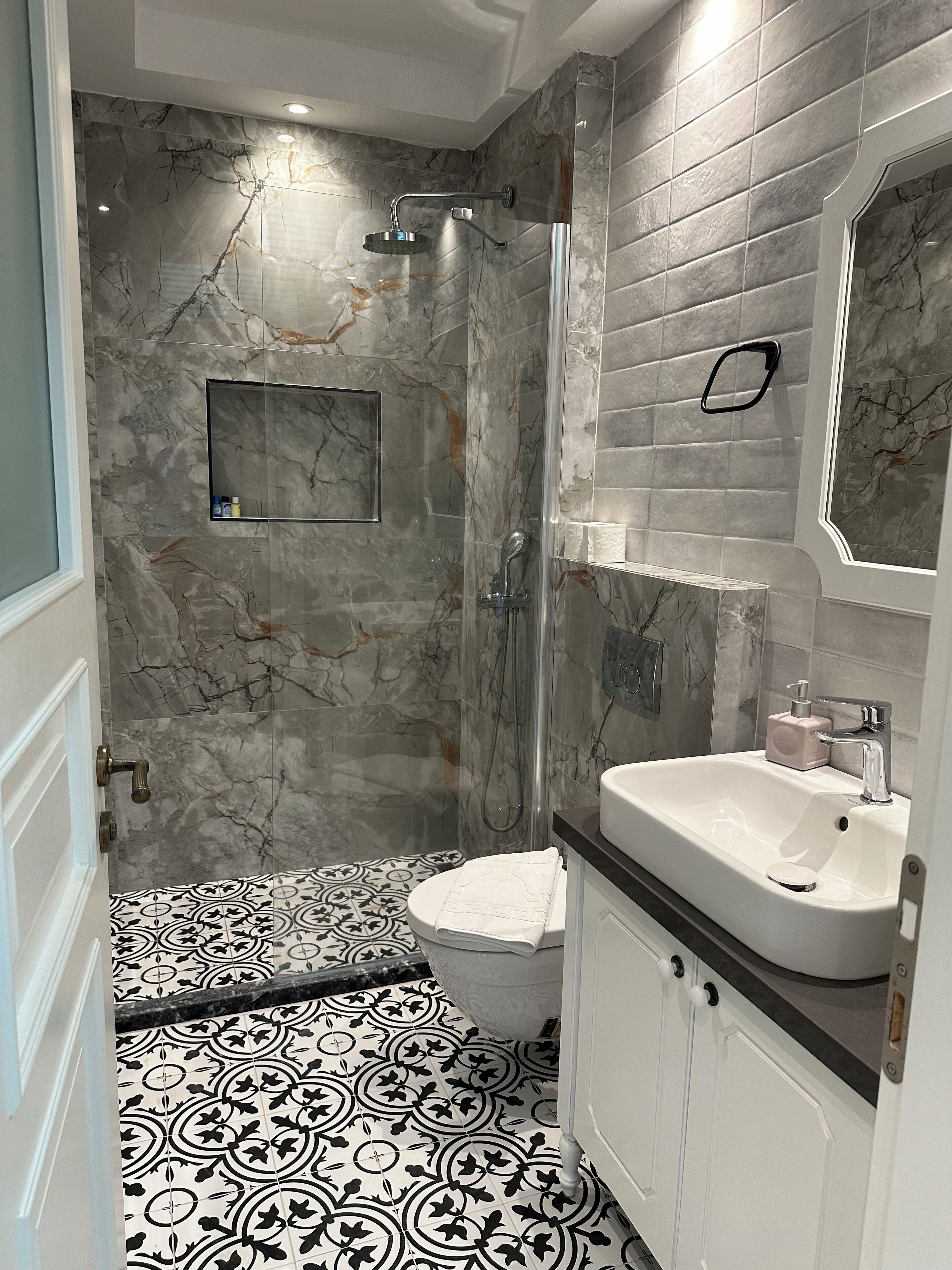 superior triple room, 1 bedroom | bathroom | shower, free toiletries, hair dryer, slippers