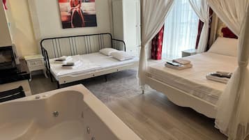Premium-Vierbettzimmer | Bettwäsche aus ägyptischer Baumwolle, hochwertige Bettwaren, Minibar