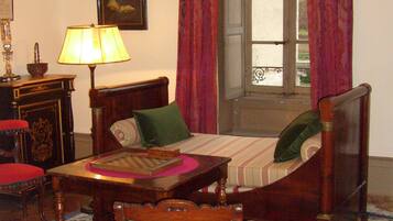 Chambre Triple | Décoration personnalisée, ameublement personnalisé, bureau