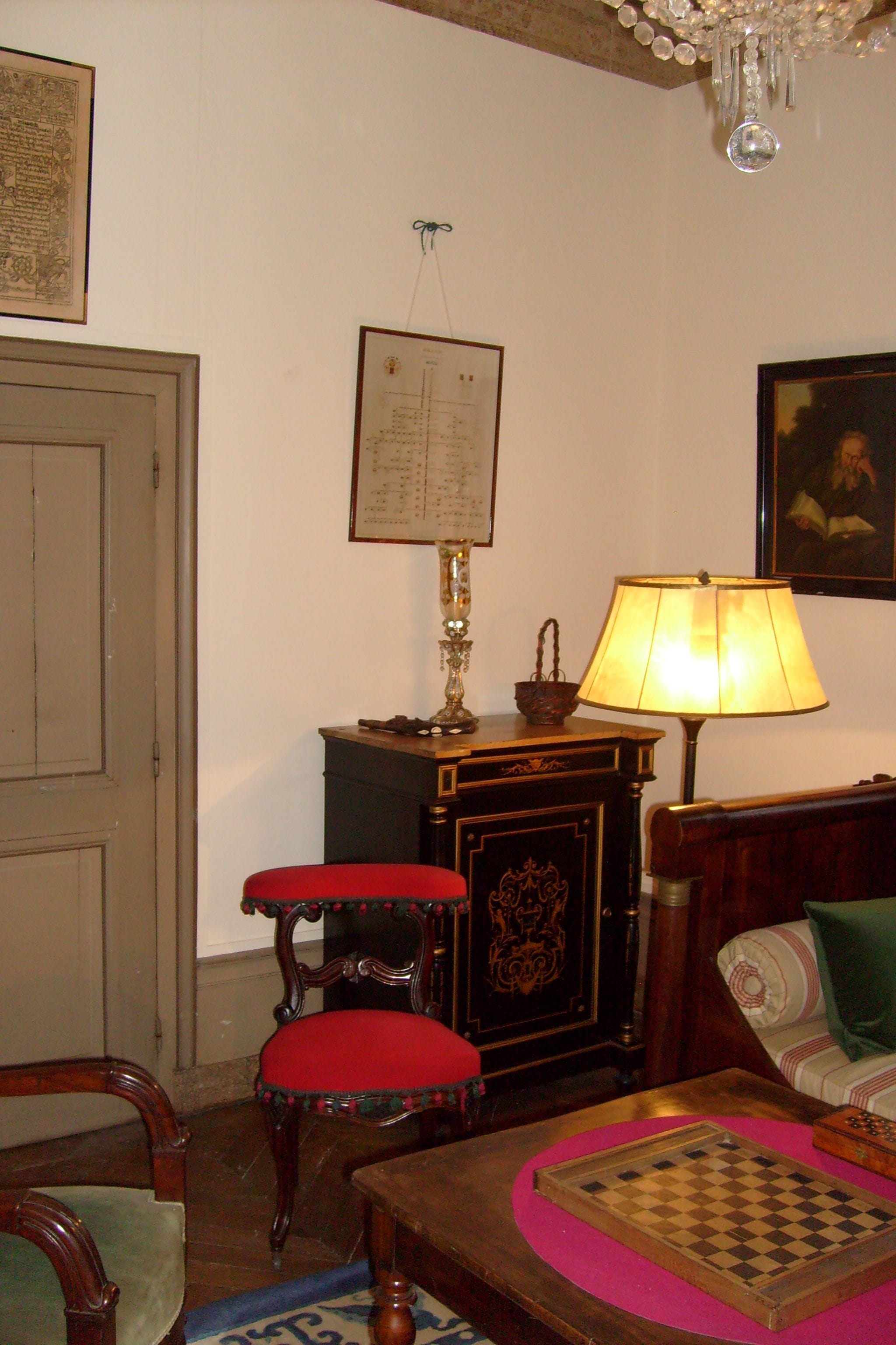 Triple Room | Living area | Flat-screen TV, fireplace