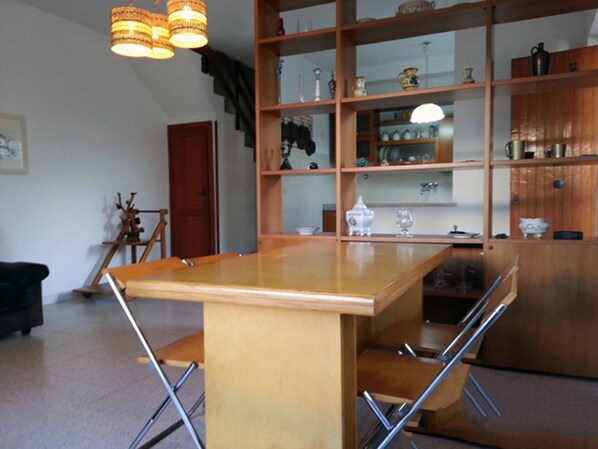 Villa, 2 chambres | Restauration dans la chambre