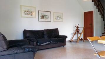 Villa, 2 Bedrooms | In-room dining