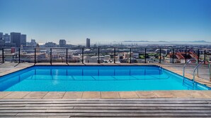 Outdoor pool - Four Seasons (Cape Town)
