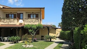 Exterior - Ines-Villa 100mt dal mare (Fondi)