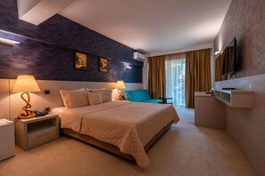 Hochwertige Bettwaren, Minibar, Zimmersafe, Bügeleisen/Bügelbrett