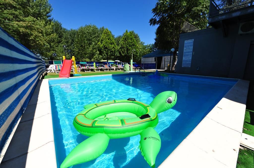 Piscine extérieure (ouverte en saison)