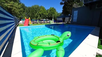 Piscine extérieure (ouverte en saison)