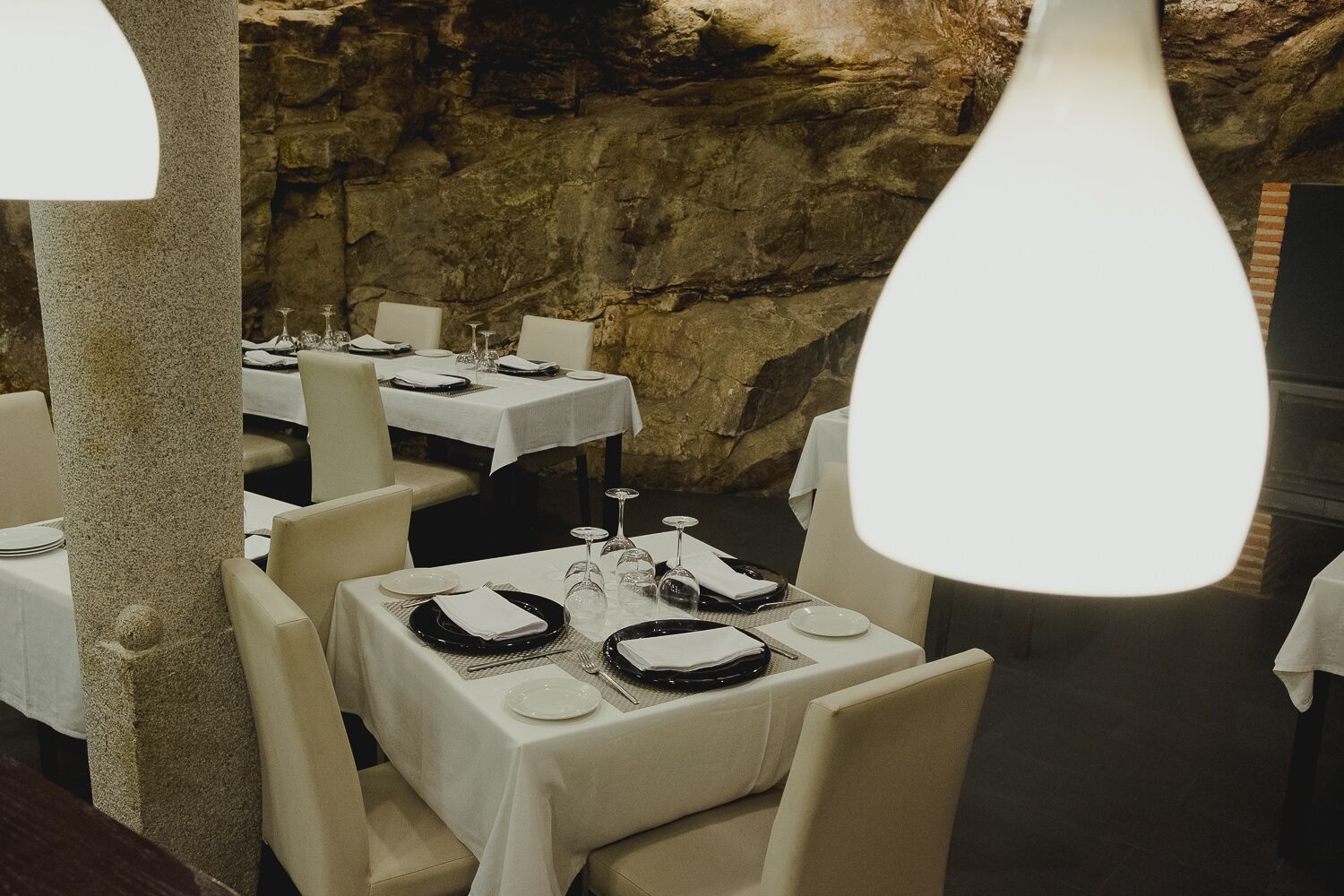 早餐，供應午餐和晚餐