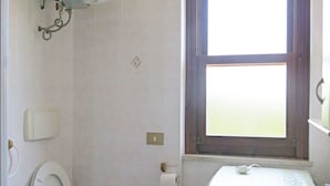 Villa, 2 Bedrooms | Bathroom | Shower, bidet, towels - Letty-Villa 550mt dal mare (Fondi)