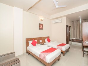 Double or Twin Room | Free WiFi - OYO 490 Hotel Compact Maple Leaf (Bengaluru)