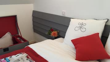 3 habitaciones, decoraciĂłn personalizada y muebles diferentes