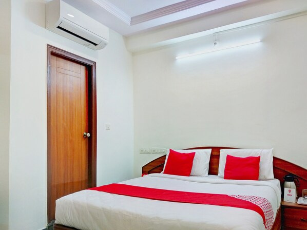 Double or Twin Room | Free WiFi - OYO 12083 Hotel Champion Inn (Bengaluru)