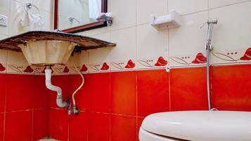 Double or Twin Room | Bathroom | Free toiletries, towels