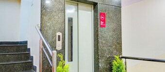 OYO 12083 Hotel Champion Inn