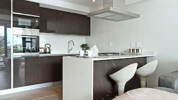 Apartment, 1 Bedroom | Private kitchen | Full-size fridge, microwave, oven, stovetop