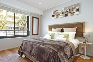 1 多间卧室、熨斗/熨衣板、床单