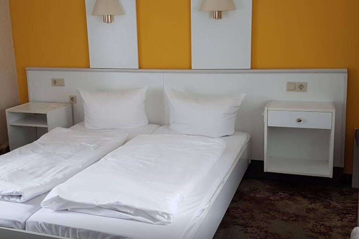 Desk, cribs (surcharge), WiFi (free)