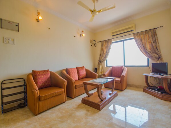 Double or Twin Room | Living room | TV - OYO 12867 Home Luxurious 2BHK Near Airport (Vasco da Gama)