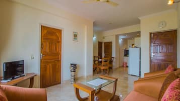 Double or Twin Room | Living room | TV