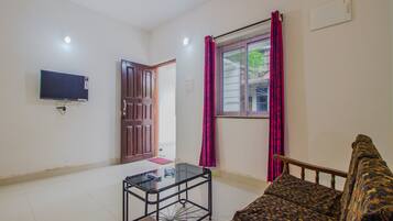 Double or Twin Room | Living room | LED TV