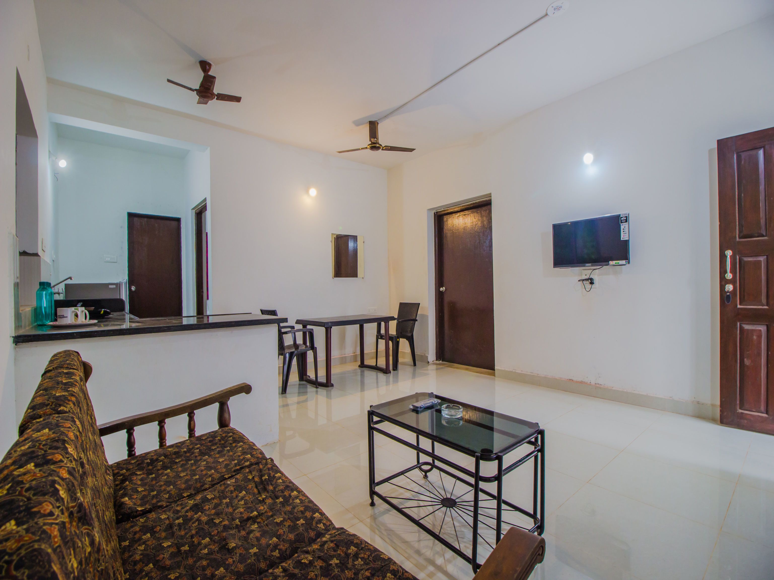 Double or Twin Room | Living area | LED TV