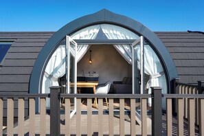 Side Entry Pod (no pets allowed) | 1 bedroom, blackout curtains, iron/ironing board, free WiFi - King's Lynn Caravan & Camping Park (King's Lynn)