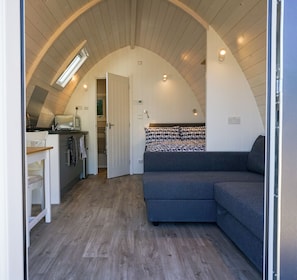 Elite Pod (no pets allowed) | Living area