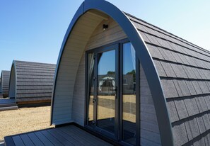 Elite Pod (no pets allowed) | 1 間臥室、遮光布/窗簾、熨斗/熨衣板、免費無線上網