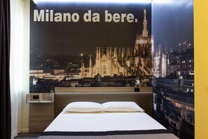 Desk, laptop workspace, blackout curtains, soundproofing - Apart Hotel Porta Nuova (Milan)