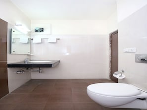 Double or Twin Room | Bathroom | Shower, free toiletries, towels - OYO 12989 White Diamond Hotel (Jalandhar)