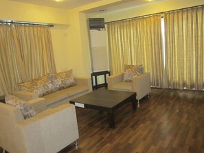 Flat-screen TV - Hotel Orritel West (Mumbai)