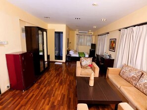 Flat-screen TV - Hotel Orritel West (Mumbai)