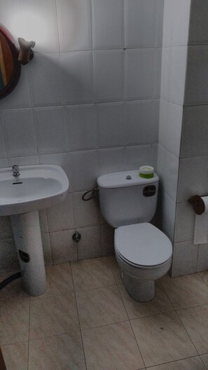 Shared Dormitory, Mixed Dorm (1 bed in 7 Bed Dorm) | Bathroom | Shower