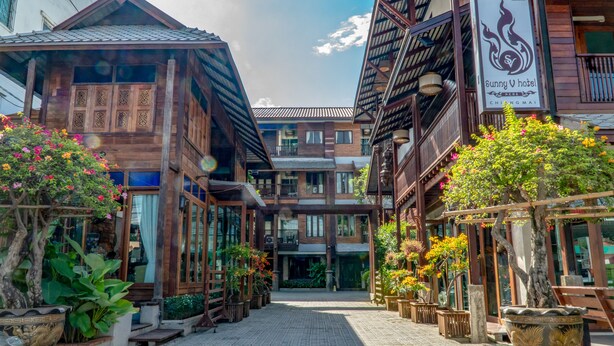A traditional wooden building with a sign for the Sunny V Hotel. - Sunny V Hotel (Chiang Mai)