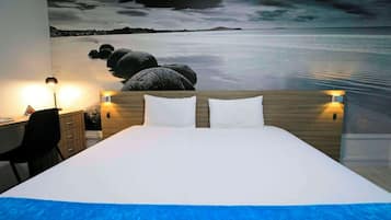 Individuell dekoriert, individuell eingerichtet, Schreibtisch