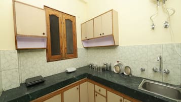 Double or Twin Room | Private kitchen