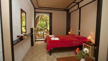 Estudio | Tabla de planchar con plancha, wifi gratis y ropa de cama