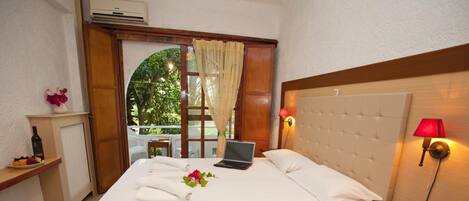 Een strijkplank/strijkijzer, gratis wifi, beddengoed