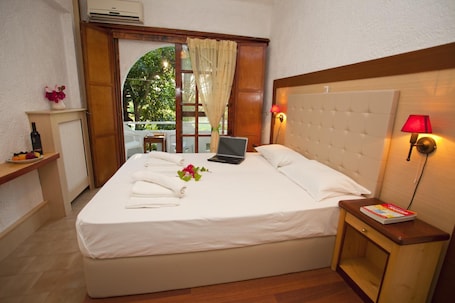 Iron/ironing board, free WiFi, bed sheets