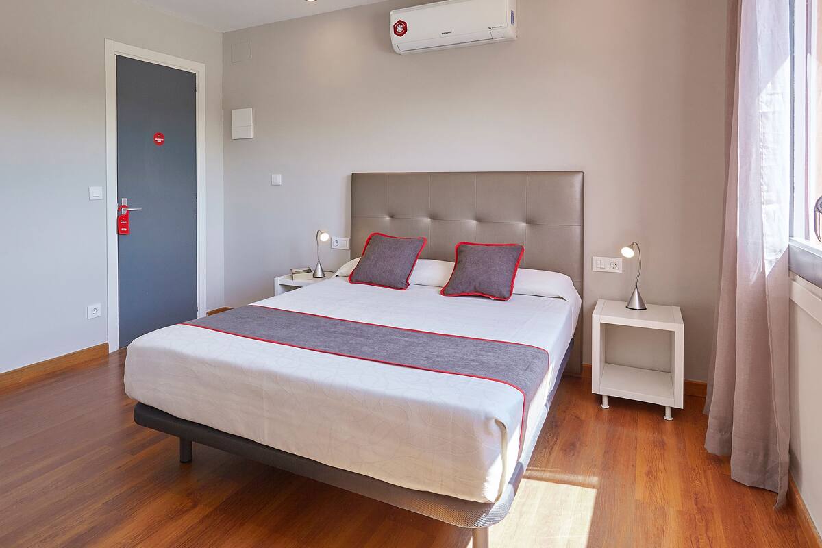 Junior Suite, 1 Double Bed | Desk, rollaway beds (surcharge), WiFi (free), bed sheets