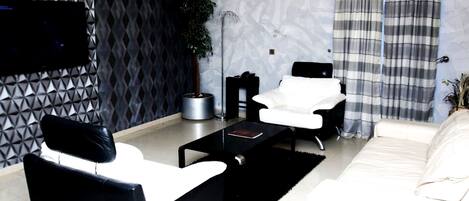 Suite Royal | Ropa de cama de alta calidad y caja de seguridad en la habitación